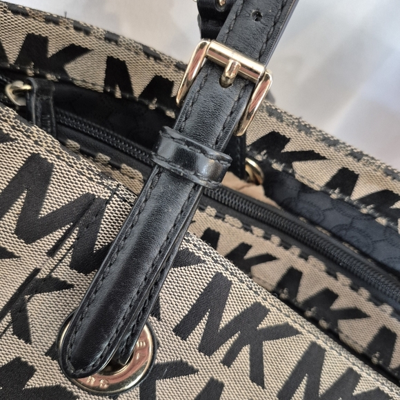 Michael Kors Jet Set Canvas Tote Bag - Picture 12 of 15